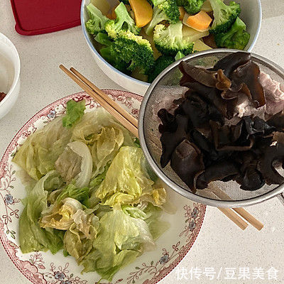 吃了这碗不辣的麻辣香锅，一口下肚感觉超暖