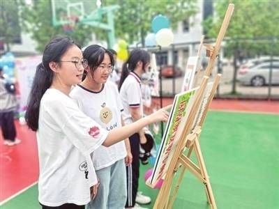 柳市镇第三中学|15岁女孩想办漫画展 同学老师帮她圆梦 “今天是初中三年最难忘的一天”