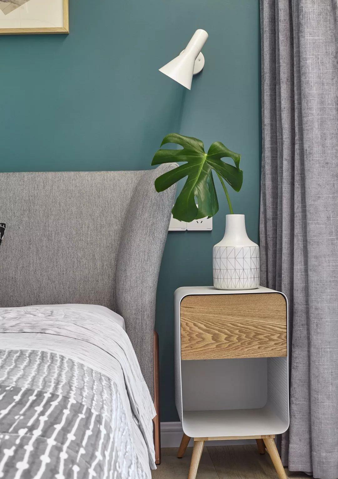 小户型|别看床头柜不起眼，小户型卧室没了它，总感觉少了什么