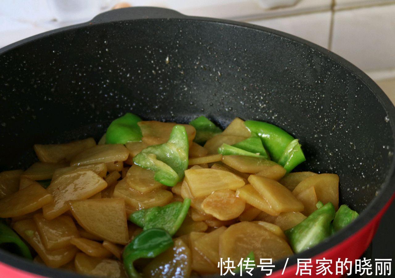 比肉都好吃的青椒炒土豆片,简单易上手,百吃不厌