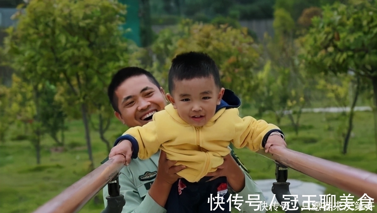 邻居家|萌娃大摇大摆上门“蹭吃”火了,双手插兜表情贼逗:婶,我又来了