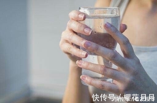 按摩|睡觉前，别急着躺下，先做4件事，提高睡眠质量，身体更健康