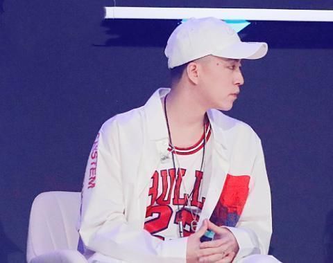 青你2收官后，蔡徐坤录综艺，Lisa女团回归，JONYJ让人意外