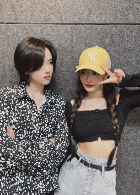 连衣裙|孔雪儿这衬衫够别致，只是“尖领+抹胸”就要上千块，怪美的