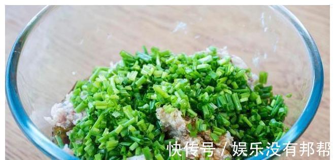 柠檬汁|紫甘蓝居然可以这样吃,不用炒不凉拌,营养又美味,孩子点名要吃