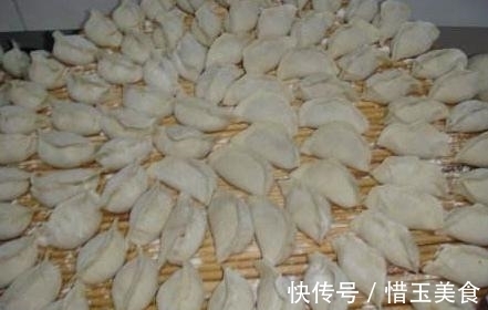 猪肉馅饺子|吃饺子时，酱油醋早过时了，会调这三种“蘸料”的人，才是真吃货