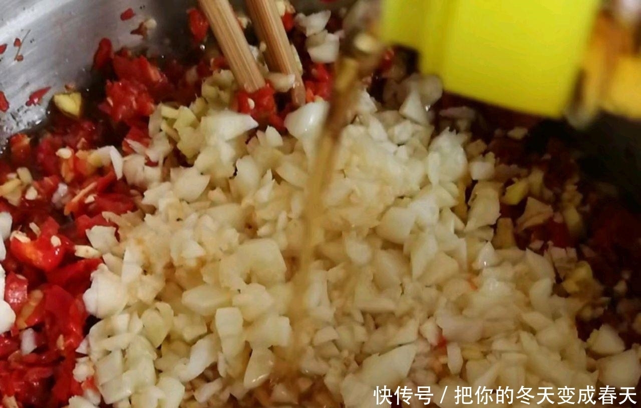 超香剁椒酱是怎么做的,切碎加盐就能做好?没你想的那么简单