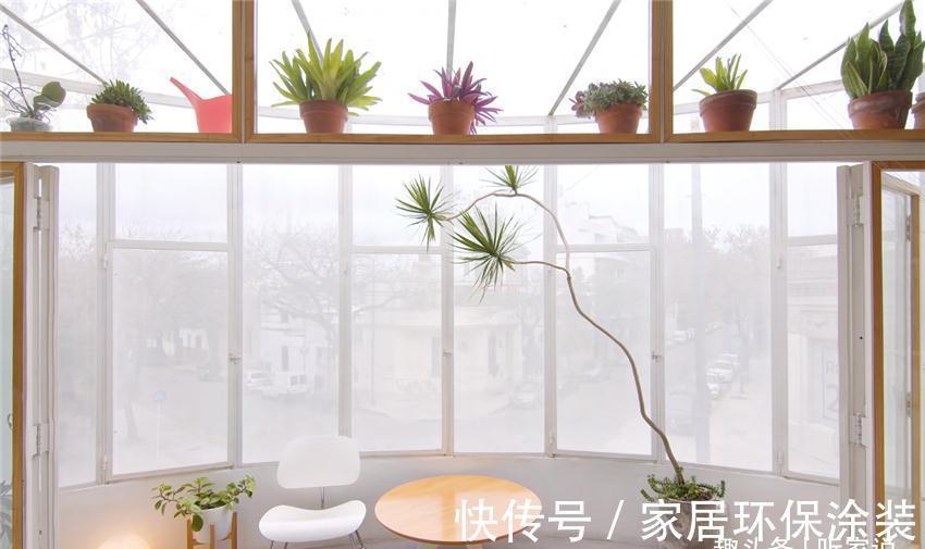 扇形|夫妻俩贪便宜买25㎡老破小：扇形阳台和三角客厅太鸡肋，心态崩了