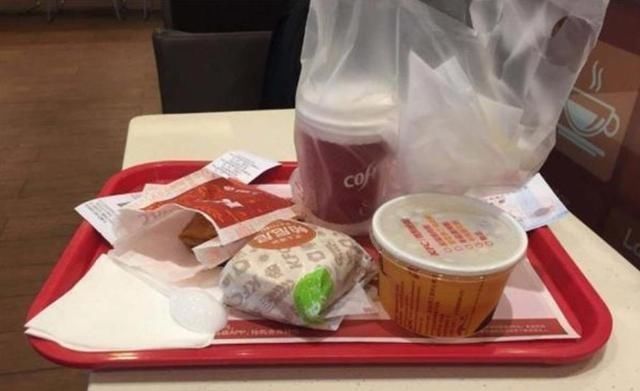 食物|吃肯德基时,从来不点“这4种”食物都是精明人,服务员拿你没招