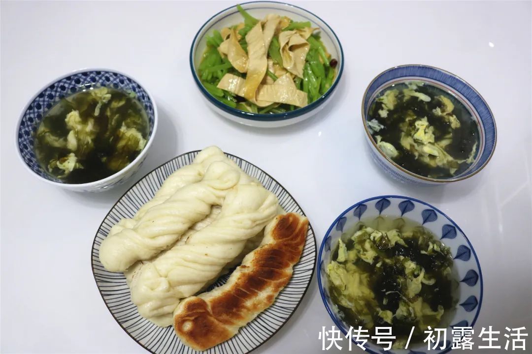 煎花卷|我家爱吃这面食，比包子大饼都简单，早餐蒸一锅，孩子抢着吃