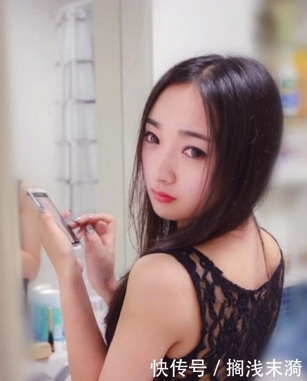 街拍:高颜值的小美女,身穿黑色蕾丝,实在甜美