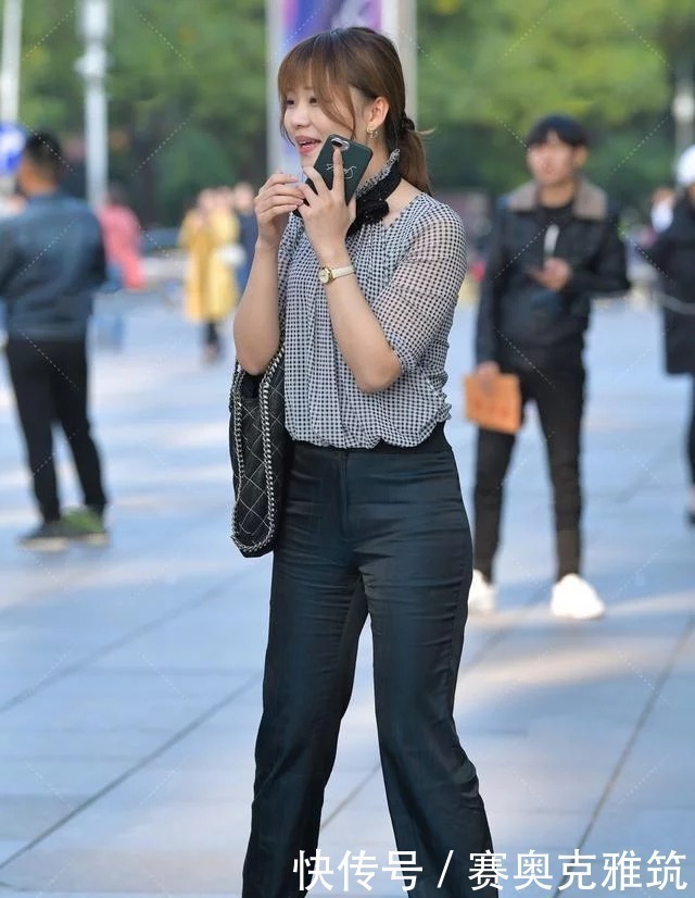 牛仔长裤 时尚浅蓝格子衬衫,搭配高腰牛仔长裤,洋气时髦又百搭