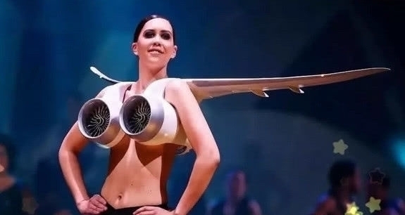 奇葩!原谅我不懂时尚,这个T台秀的衣服太奇葩让我笑会!