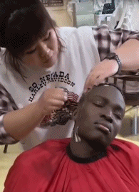 |搞笑GIF:当时就吓懵了 不是说好的只是洗澡吗