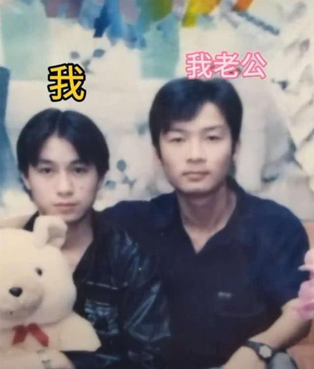 小孩|“妈,你是我爸的结拜兄弟吧”,网友晒爸妈合照,令人哭笑不得