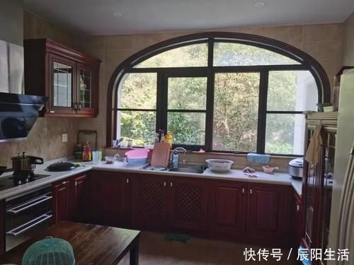 税费|高颜值别墅降价200万起拍，地理条件十分优越