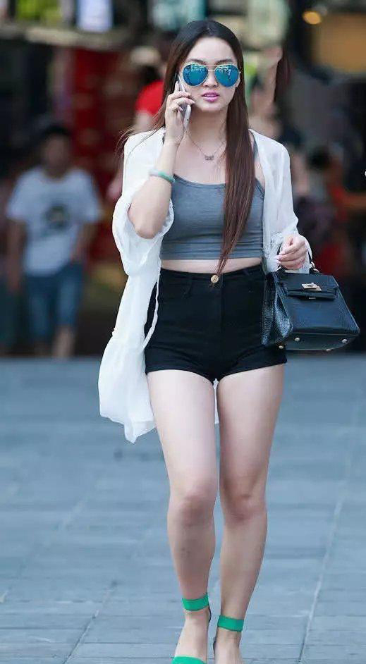 魅力|街拍:清纯的美女,穿搭得体气质不错,很有魅力