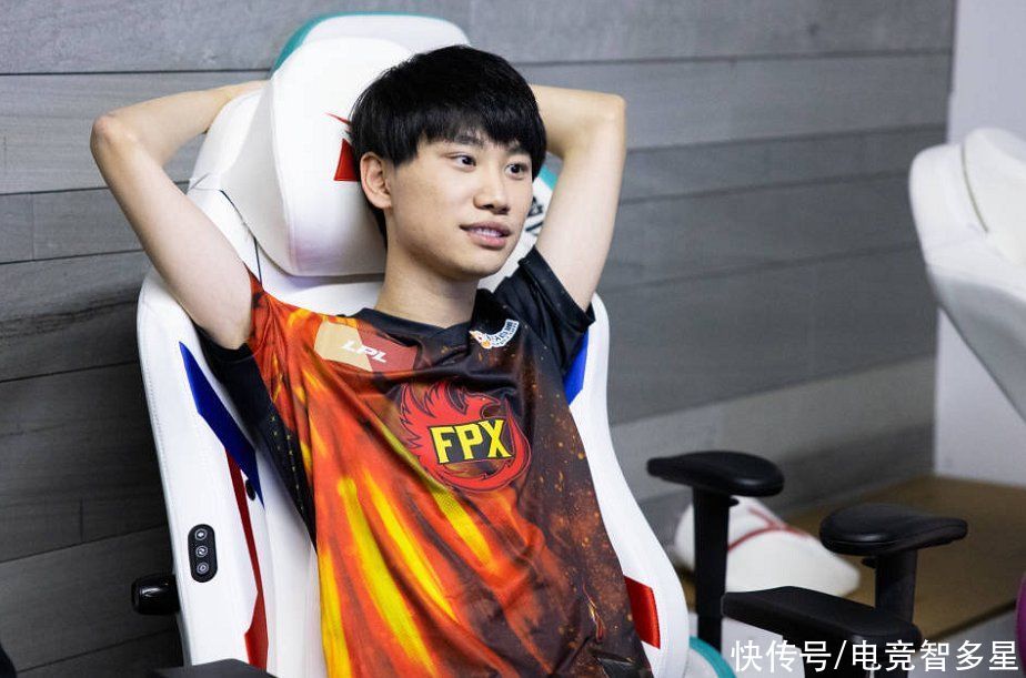 lpl|英文流解说评选LPL夏季赛MVP：却没人提Doinb？只因左手是在1v9