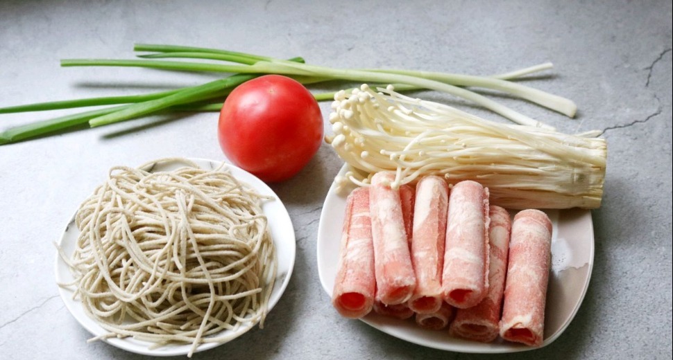 番茄酱|面条这样做，一碗不够吃！懒人也能快手做番茄肥牛浓汤面