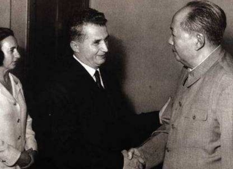 拿走|外宾从国宴上拿走一只九龙杯,周总理十分睿智,一个妙招取回国宝