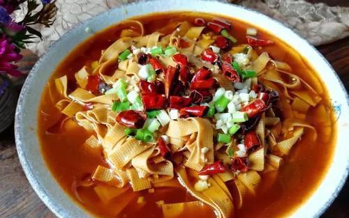 过节油腻吃多了,来个黑胡椒鸡柳、水煮豆腐皮、红烧杏鲍菇