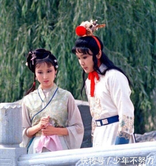 《红楼梦》贾母为何一直拖着宝黛婚事不落实?看明白的人太少