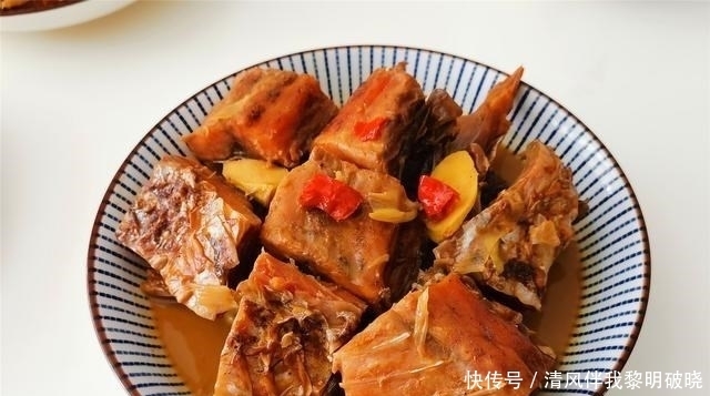 晒晒夫妻俩午餐,周末一起动手做4菜1汤,网友:家常味道真香