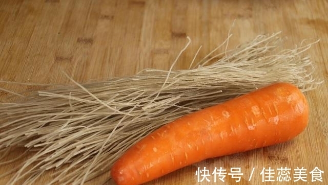 胡萝卜最好吃的做法，我家秋天经常吃，出锅连汤汁都不剩