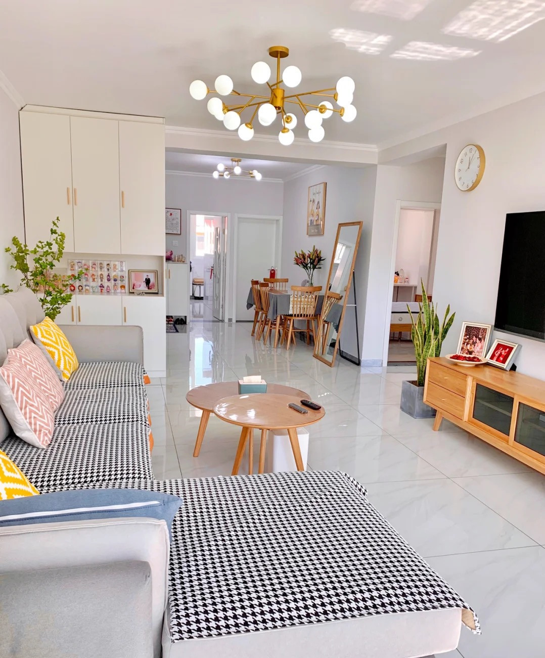 颜值担当|她家全屋不吊顶,只走石膏线,墙面不造型,只刷乳胶漆,温馨耐看