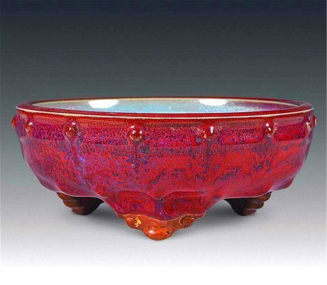 老汉到农民家瞟见“烟灰缸”,用2包烟顺走,最终拍出180万天价