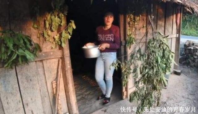 进去|老挝女性在门口挂树枝，这代表什么意思？看到后不要轻易进去了！