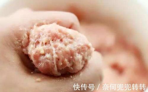 肉馅|炸肉丸怎么做才外酥里嫩？牢记“2放2不放”，肉丸炸好又酥又香