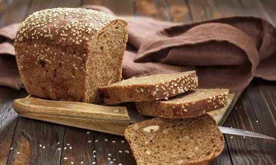 脂肪|宁愿大口吃肉,也别吃这4种食物,看着不油腻却是“脂肪的温床”