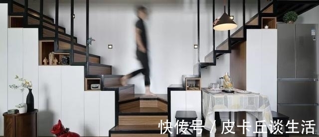 姐弟|买不起学区房大房子，一家四口蜗居47平，设计师爆改成三室一厅