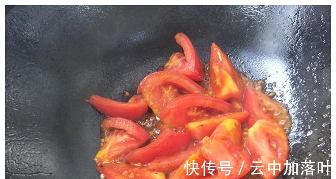 西红柿|西红柿炒鸡蛋时，加糖还是加盐调料放对了，西红柿和鸡蛋都好吃！