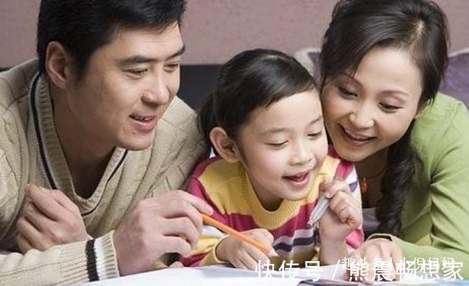 父母|未满1岁宝宝惨遭遗弃,在地上边爬边哭,父母成为罪魁祸首