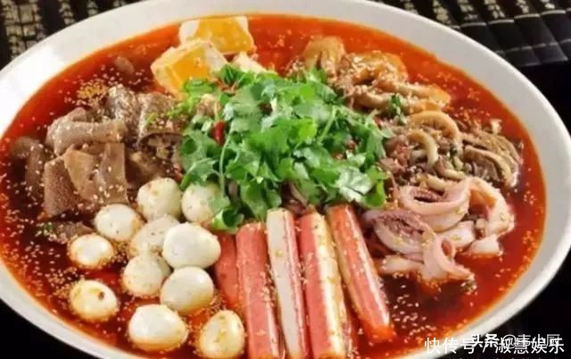  别再出去吃麻辣烫了，教你在家做，几步就上桌，又香又辣，超下饭