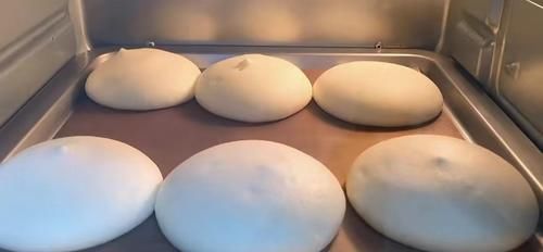 可以拉丝的肉松小贝，细腻柔软又湿润，自己在家就能做