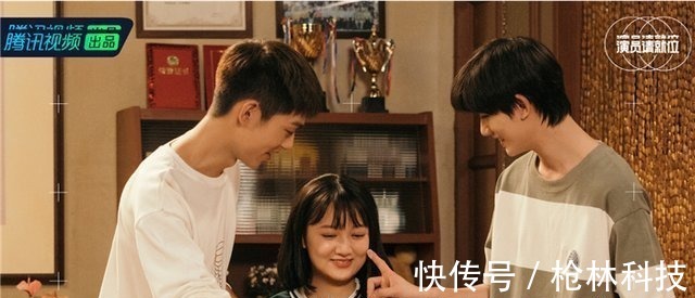 当下最火的综艺排行,《哈哈哈哈哈》冲进前3,榜首更是火爆出圈