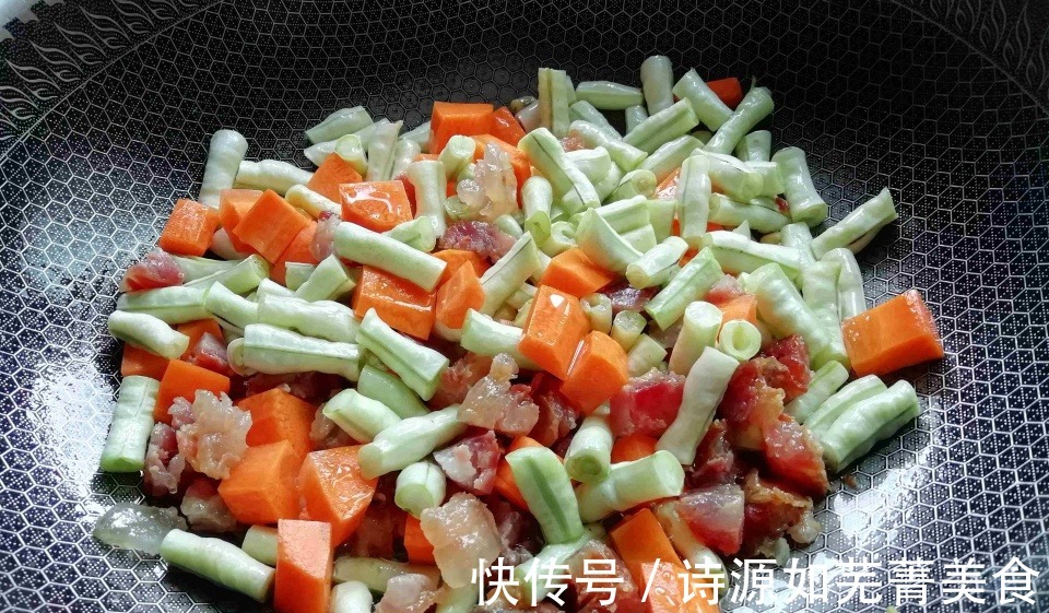 豆角|我家懒人晚餐走红,饭和菜一锅出,食材丰富又营养,一顿不到10元!