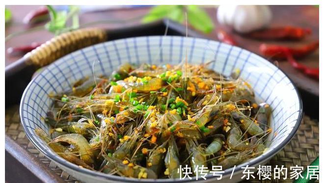 鱼虾|小河虾特色做法,不炒不煮,鲜美嫩滑,端上桌1斤虾嫌不够,真鲜