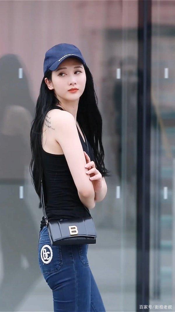 可爱|对于可爱而言,性感更有一番迷人的魅力,紧身牛仔裤真的很好看