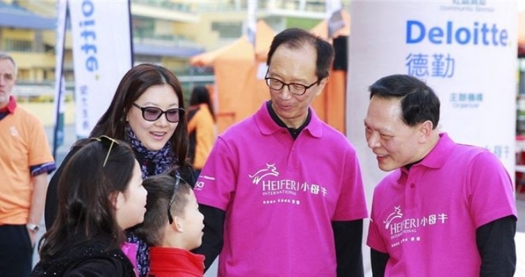 家!与梁锦松已离婚?两人不同方式作出回应