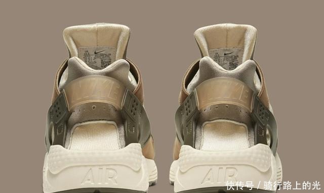 推动力|Stussy x Nike Air Huarache 沙漠橡树，旧旧的沙漠风