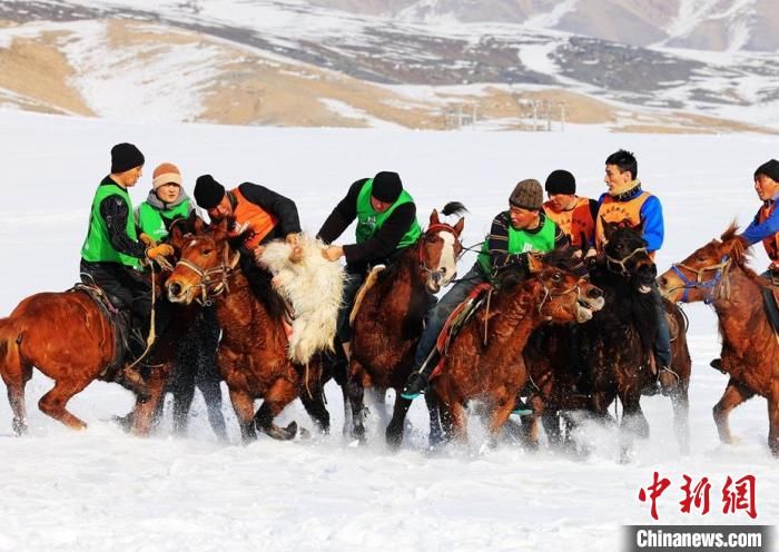 富蕴县|新疆阿勒泰牧民雪地赛马刁羊激情四射