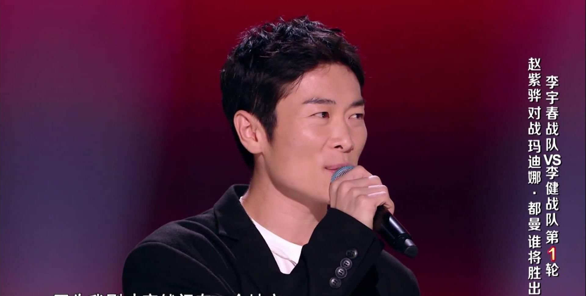 动作 好声音首轮2排评委投完票,有谁注意李健老师的动作难以置信