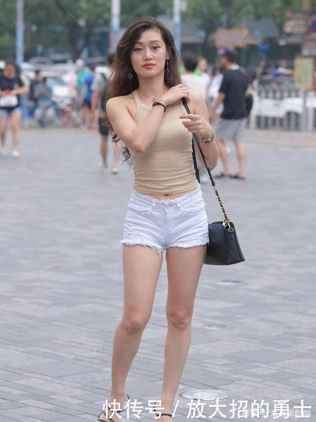 马甲|淡黄色无袖圆领吊带马甲,小巧的设计,散发女性魅力,清新自然