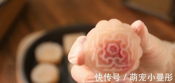 烤箱|只用1碗西米，不用烤箱，就能做出外面几百元1盒的冰皮月饼