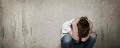 乳牙|8岁男童长出“双排牙”,被拔掉时疼哭了,得知原因后奶奶崩溃