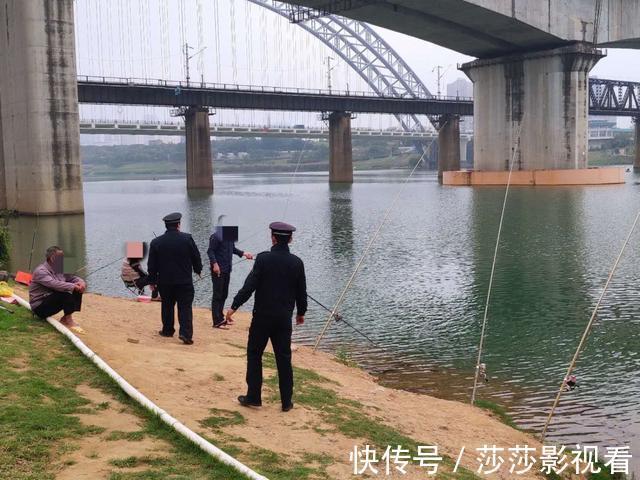 湖北十堰集中销毁违规鱼竿400多支，用推土机压，厂家笑了？